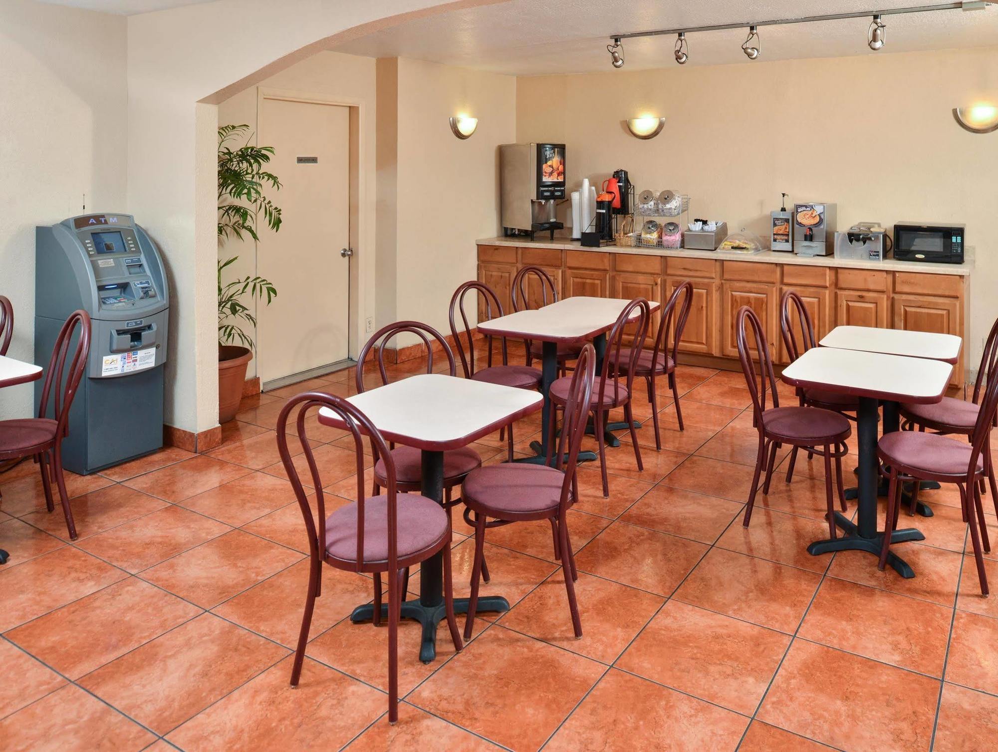 Days Inn By Wyndham Albuquerque Northeast ภายนอก รูปภาพ