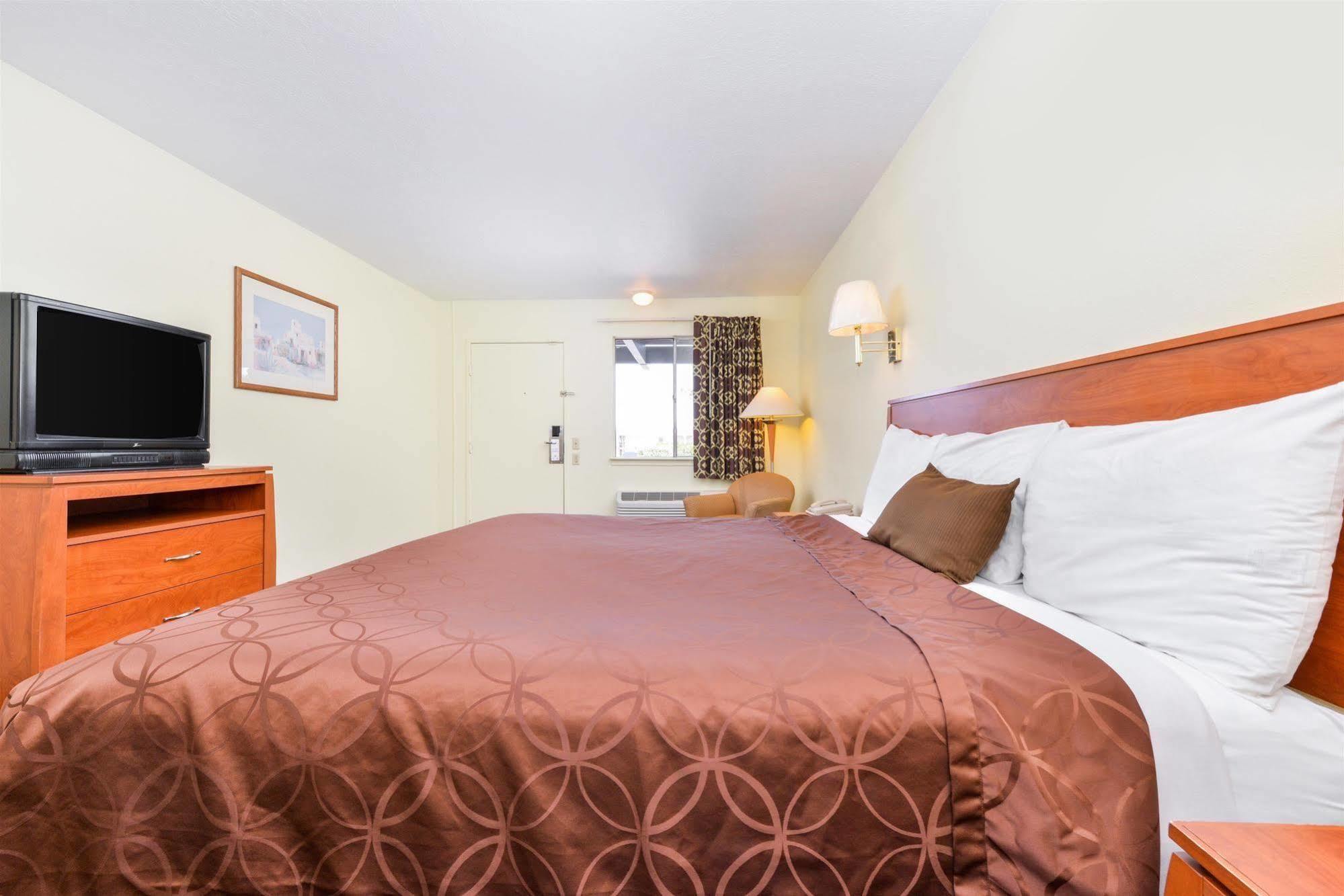 Days Inn By Wyndham Albuquerque Northeast ภายนอก รูปภาพ